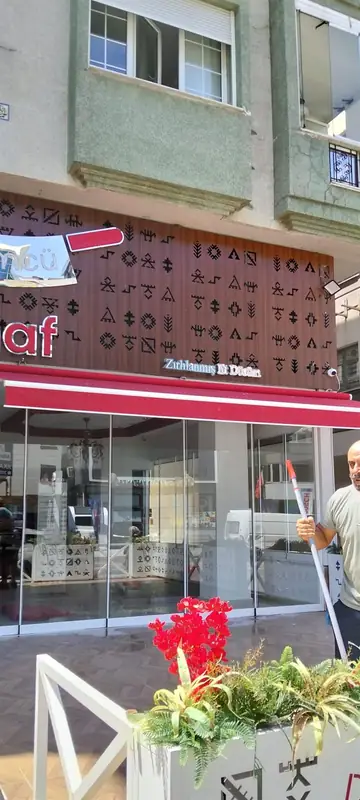 Dükkân vitrin camı ve cephe temizliği