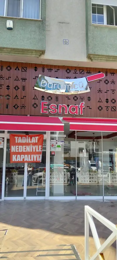 Tadilattan çıkan işyerinin cephe ve vitrin temizliği